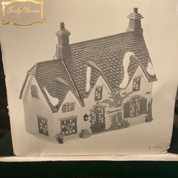 Department 56 Dickens Village Over 50 buildings and accessories. Prices vary - Picture 5 of 16